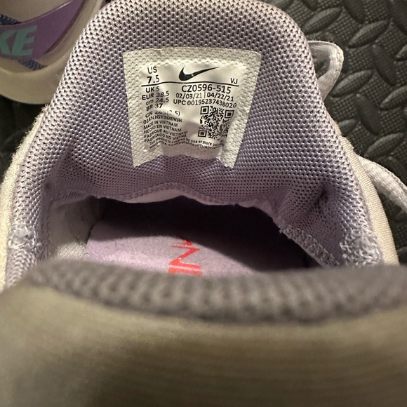 Nike Metcon Athletic Shoes - Picture 6 of 6